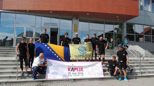 Maratonce koji odaju počast stradaloj tuzlanskoj mladosti primili predstavnici Općine Srebrenik