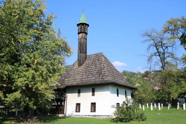 Džindijska džamija u Tuzli Džindijska džamija u Tuzli