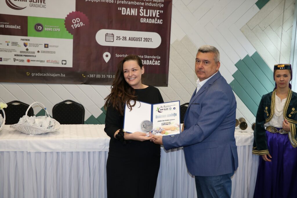 Dodijeljne medalje za kvalitet izloženih proizvoda na 48. Međunarodnom sajmu poljoprivrede i prehrambene industrije „Dani šljive“ u Gradačcu 2 IMG 8525