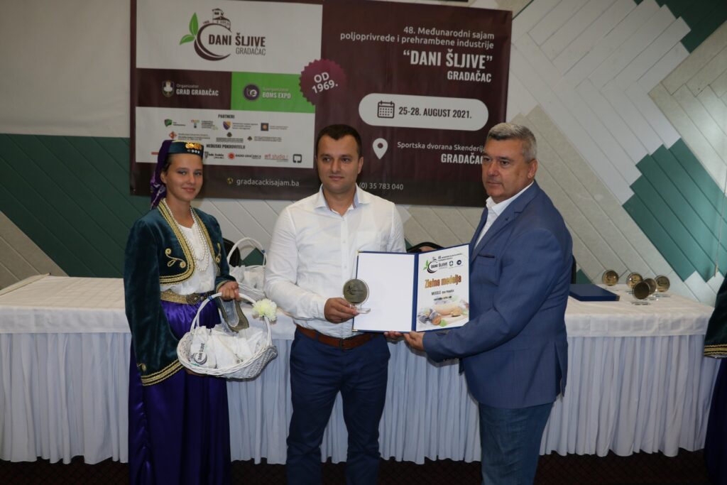 Dodijeljne medalje za kvalitet izloženih proizvoda na 48. Međunarodnom sajmu poljoprivrede i prehrambene industrije „Dani šljive“ u Gradačcu 3 IMG 8538