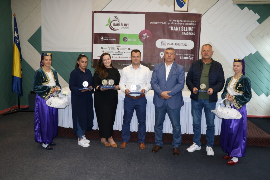 Dodijeljne medalje za kvalitet izloženih proizvoda na 48. Međunarodnom sajmu poljoprivrede i prehrambene industrije „Dani šljive“ u Gradačcu 1 IMG 8575 1