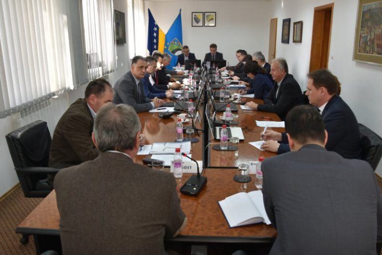 Osnovica za obračun plata budžetskim korisnicima u TK ostala ista Osnovica za obračun plata budžetskim korisnicima u TK ostala ista