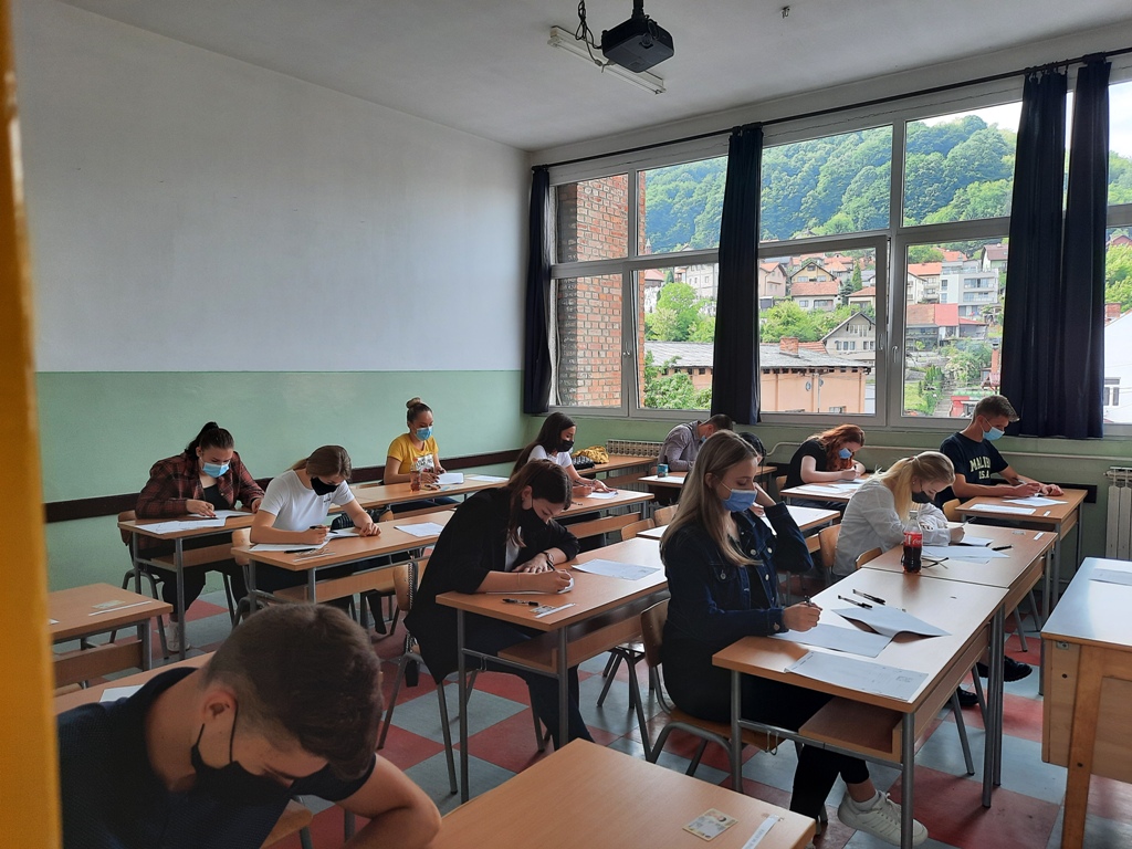 Počela eksterna matura u TK: Rezultati će se bodovati za upis na fakultet 1 eksterna matura tk foto 1
