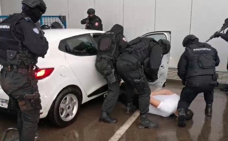 Specijalci Žandarmerije uhapsili trojicu inspektora zbog pomaganja ubici s interpolove potjernice 1 hapsenje 1