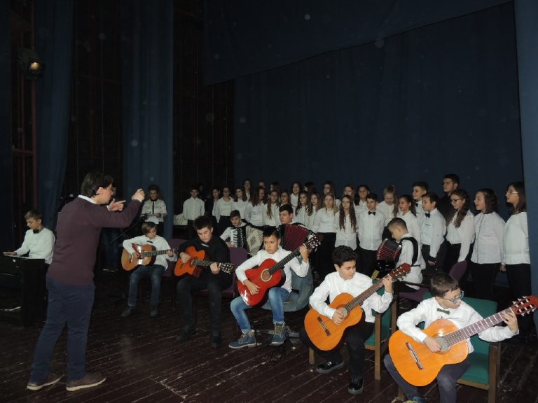 U Domu kulture u Srebreniku održan koncert Odjeljenja muzičke škole Prve OŠ U Domu kulture u Srebreniku održan koncert Odjeljenja muzičke škole Prve OŠ