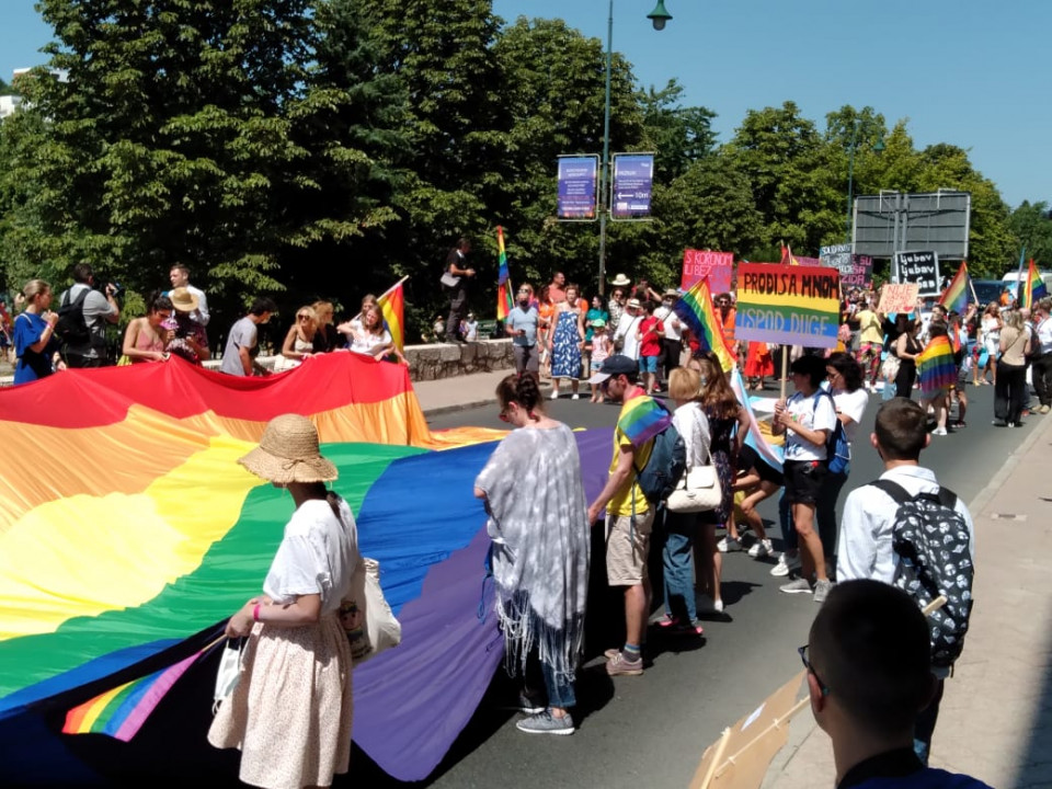 Učesnici treće Bh. povorke ponosa krenuli prema Trgu BiH 1 paradaponosa