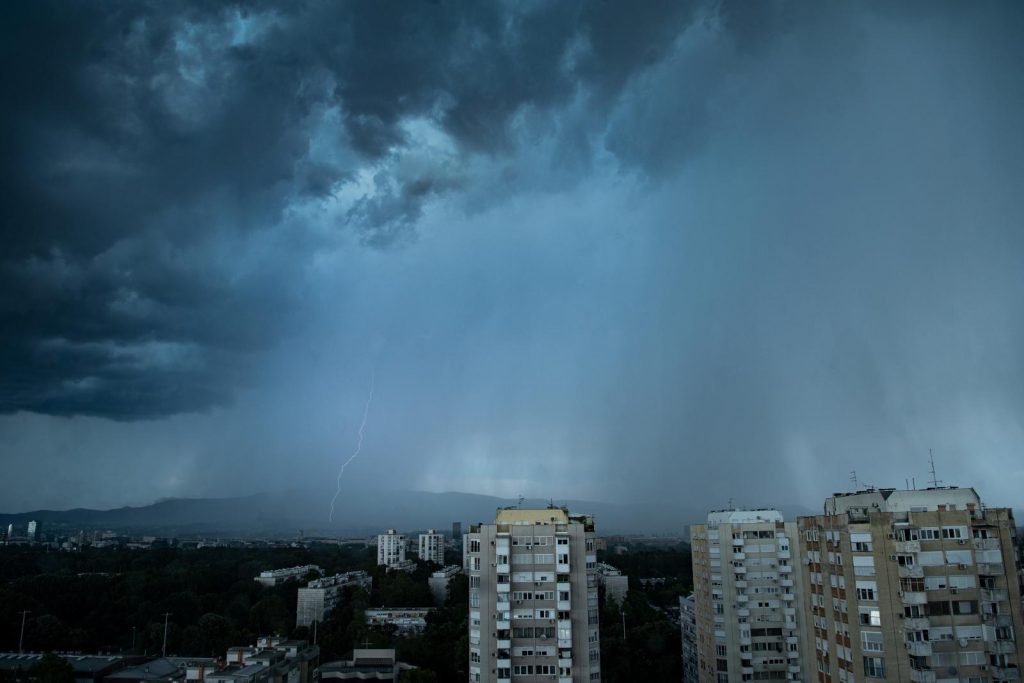 Obilna kiša u Zagrebu, na istoku grada poplavile ceste i podrumi, pala stabla 1 zagreb nevrijeme