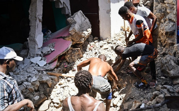 Raste broj žrtava razornog zemljotresa na Haitiju: Poginule najmanje 304 osobe, 1.800 povrijeđenih 1 zemljotres haiti 1